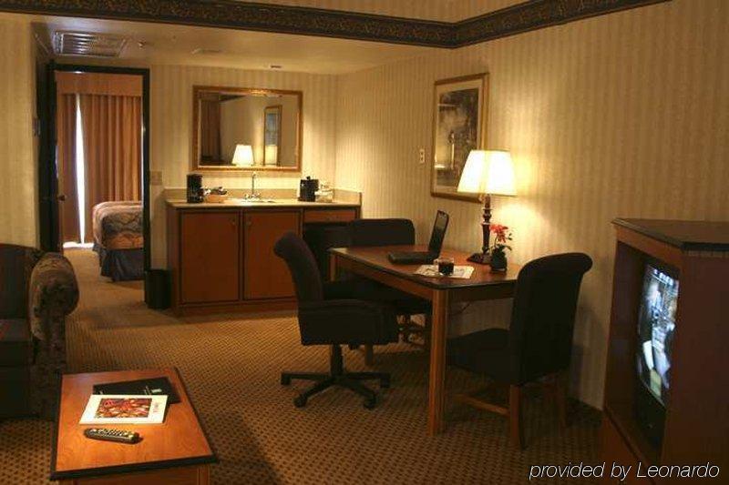 Embassy Suites By Hilton El Paso Room photo